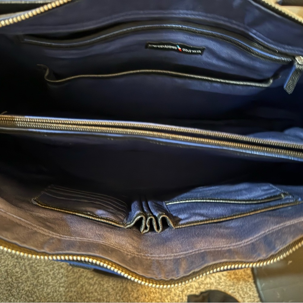 Cole Haan Elegant Black Leather Handbag - Picture 2 of 2